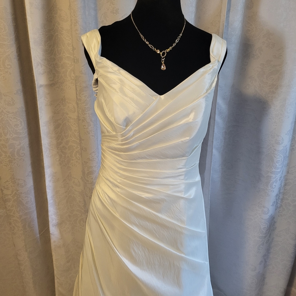 Alfred Angelo Taffeta, Diamond White, Wedding Gown, Size 10, Corset Back